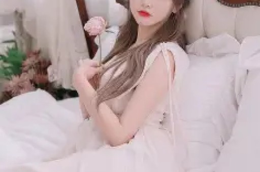 机场暖心举动：王鹤棣的温柔时刻